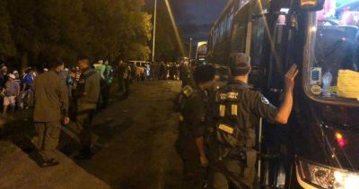 Camioneros denuncia abusos de Gendarmer�a y el secuestro de micros para desinflar la marcha