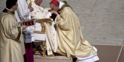 21 de febrero de 2001, Jorge Bergoglio es creado cardenal por Juan Pablo II