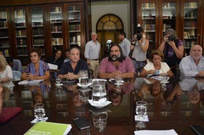Paritarias docentes: �La polarizaci�n contra Baradel permite a Vidal cierta ventaja pol�tica�