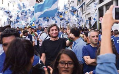 El kirchnerismo celebr� la confluencia antimacrista con el jefe camionero