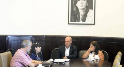 El kirchnerismo le reclama a Vidal que se exprese sobre el tema Farmacity