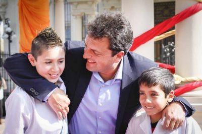 El massismo se calza el guardapolvo blanco y fustiga a Vidal por el trato a los maestros