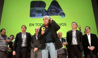 El bono de los recolectores, la alarma inmediata en la guerra Macri-Moyano