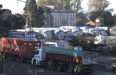 Camioneros autoconvocados se re�nen con Dietrich por la crisis del transporte de carga