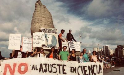 M�s de 30 cient�ficos marplatenses se quedaron sin trabajo: �Parece que el Estado no nos necesita�