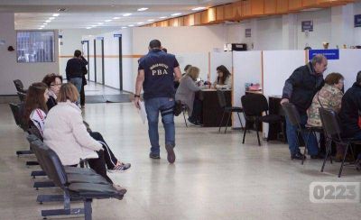 En medio de la toma, Ioma aclara que busca �transparencia� en los pagos