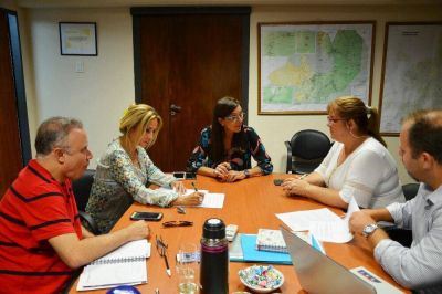 Acuerdan aumento del 15% para docentes y estatales de Salta