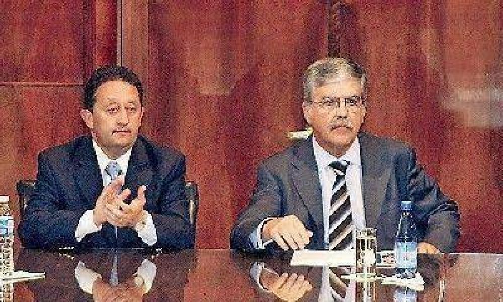 Celso Jaque se anim� y pidi� mayor celeridad en los desembolsos K