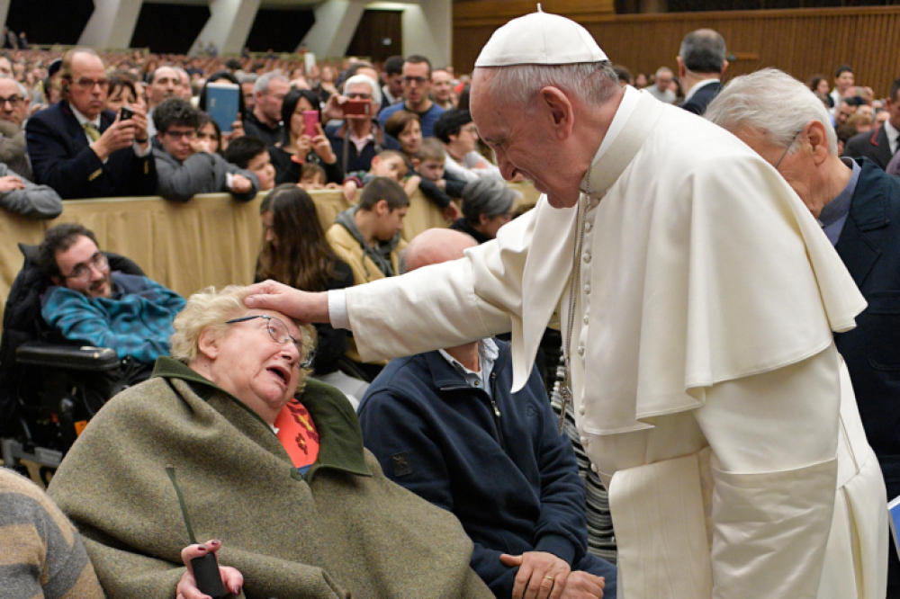 El Papa a los enfermeros: La ternura es la clave para entender a los enfermos