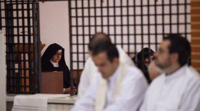 Estas religiosas rezan por los sacerdotes las 24 horas del d�a