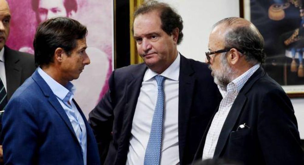 El bloque de los gobernadores negocia eliminar el megadecreto para marcarle la cancha a Macri