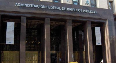 Presi�n fiscal baj� por primera vez en 15 a�os