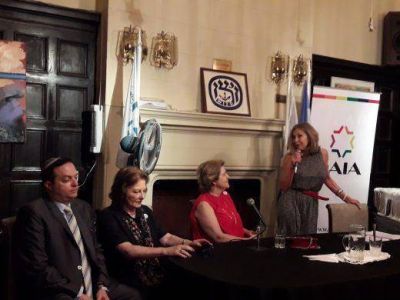 Pilar Rahola sobre el 8M: �Las Nelson Mandela del siglo XXI son las j�venes mujeres musulmanas que alzan su voz�