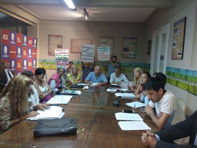 En una tensa reunin, los vecinos piden que no se instala planta de fertilizantes en el Puerto Quequn
