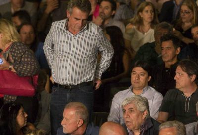 Mientras la CGT busca rearmarse, Moyano se despega en un acto homenaje a C�mpora