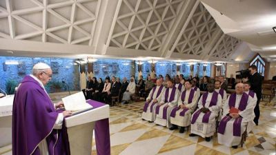El Papa: nunca quedarse �enjaulados� sin �volar con el sue�o�