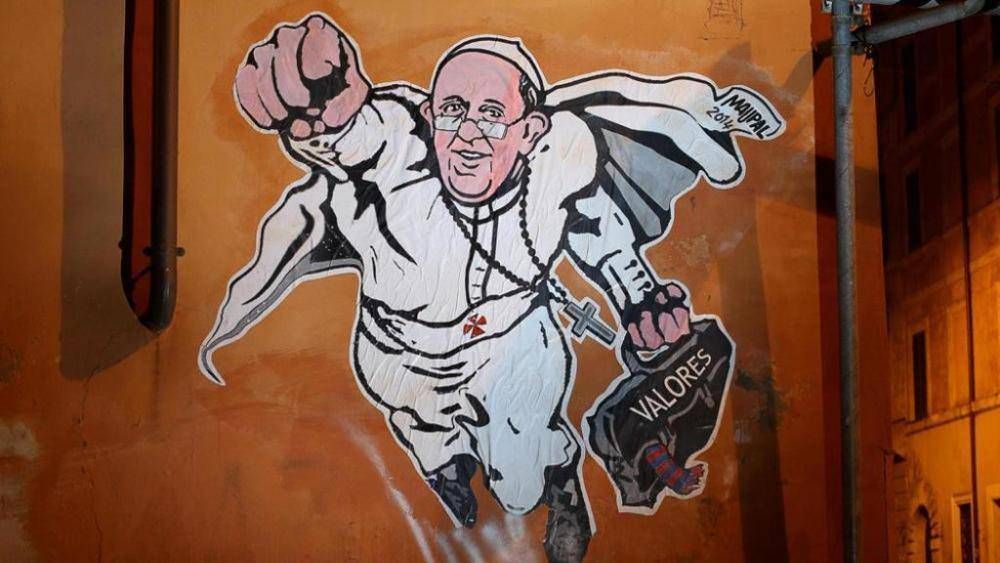 El Papa pintado como superhroe que invita a no creerse superhroes