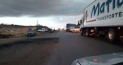 Bloquean rutas en el Sur por falta de pago de la constructora CPC