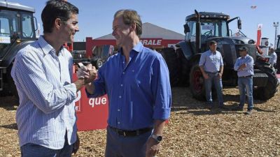 Los gobernadores del PJ se acercan al campo y se muestran como opci�n