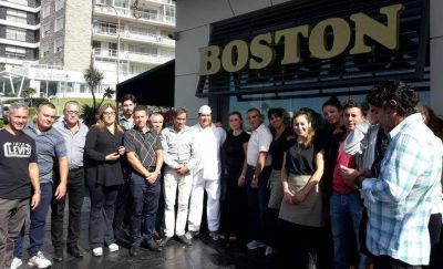 Hasta que no les paguen los sueldos, los trabajadores de la Boston no volver�n a trabajar