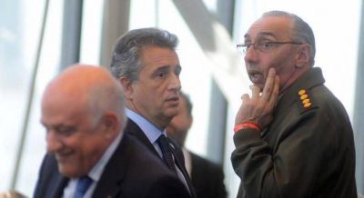 La OA dictamin� que Etchevehere viol� la ley de �tica p�blica, pero Macri lo sostiene en su cargo