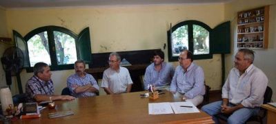 Visita de ingenieros de la Facultad de Agronom�a de Azul al Vivero Municipal