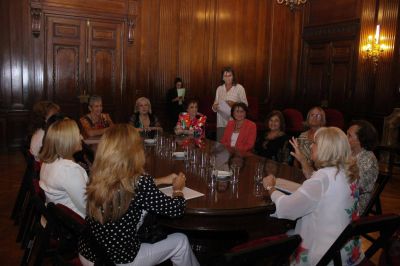 ACIERA distingui� a mujeres solidarias en la legislatura porte�a