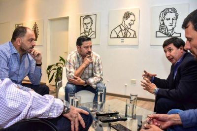 Con otra foto, el Partido Justicialista aceita sus contactos con el massismo y suma reclamos a Vidal