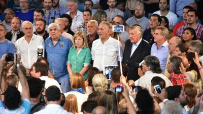 Sin gobernadores, la cumbre anti Macri fue copada por Hugo Moyano, Amado Boudou y el peronismo K
