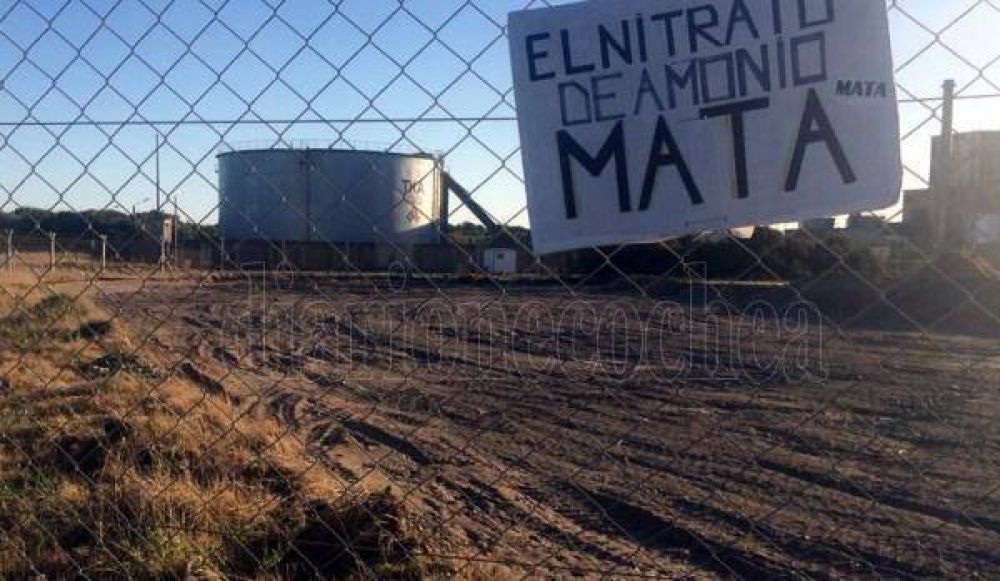 Advierten sobre los peligros de una planta de fertilizantes frente a la central termoel�ctrica local