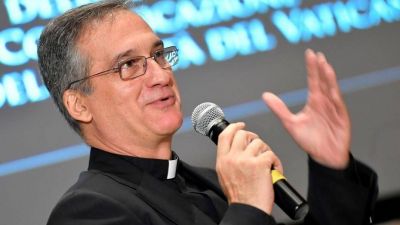 Renunci� el jefe de comunicaciones del Papa Francisco en el Vaticano