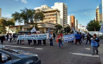 Docentes privados realizaron un �ruidazo� por la falta de acuerdo en paritarias