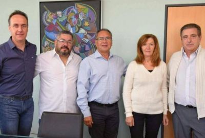 Celebra Descalzo: fugas de concejales de Cambiemos al PJ local