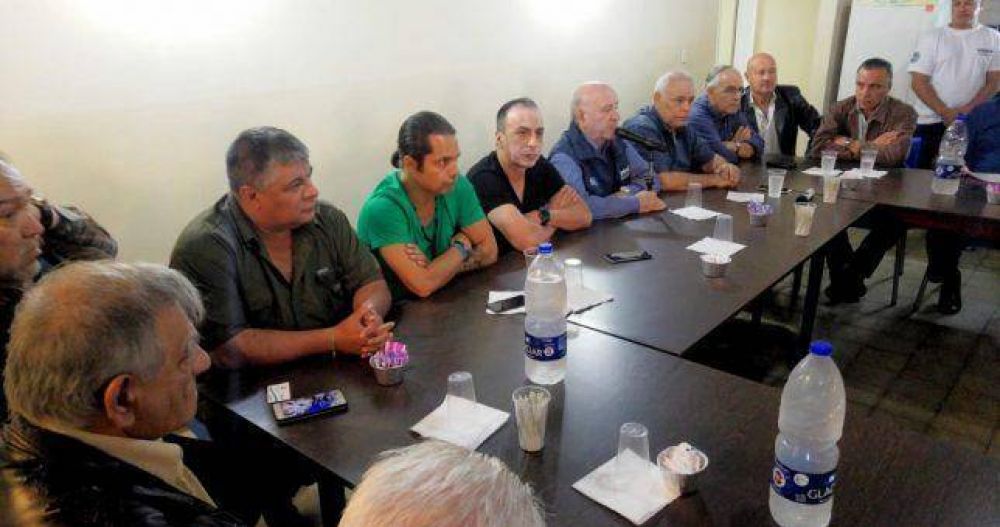 Más de 50 gremios abandonaron a Ayala y buscan relanzar las 62 Organizaciones