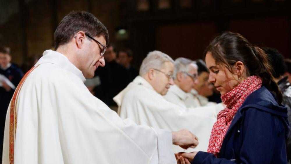 La comunin en la mano?; el Papa recuerda que es posible