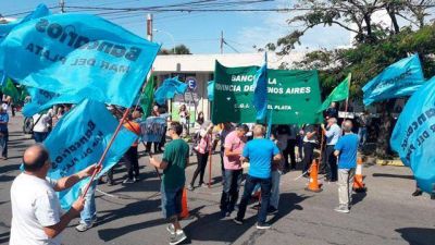 Banco Provincia: empleados se manifiestan y aseguran parar por 48 horas tras Semana Santa