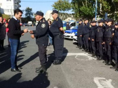 L�pez present� 10 m�viles policiales y m�s efectivos