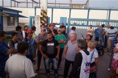 Entre rumores de compra, crece la incertidumbre de los trabajadores del frigor�fico de Pehuaj�