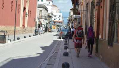 Desde anoche hay desv�os en el tr�nsito por obras en las calles De�n Funes y C�rdoba, en la intersecci�n con Caseros