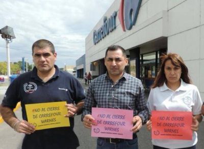 Trabajadores de Carrefour toman supermercados en reclamo por cierres y despidos masivos