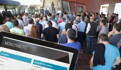 Baj� la creaci�n de trabajo registrado y aumentaron los monotributistas