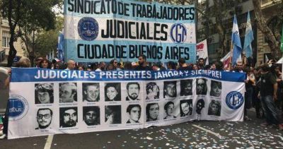 La Plaza llena tambi�n de trabajadores