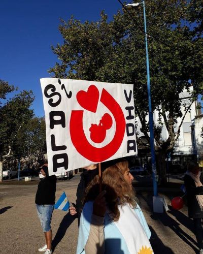 Se movilizaron en Necochea en el marco del �D�a del Ni�o por Nacer�