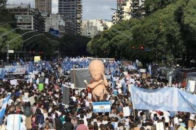 Con la injerencia de la iglesia, se realiz� en distintos puntos del pa�s la marcha en contra del aborto
