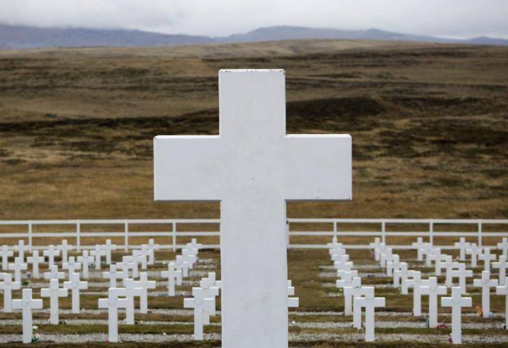 Cerrar el duelo: familiares de soldados de Malvinas viajan para homenajearlos