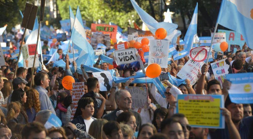 CRDOBA: Contra el aborto: una marcha con duras crticas a los diputados