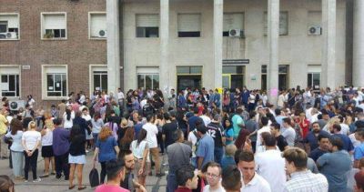 Temor por 130 nuevos despidos en el Hospital Posadas