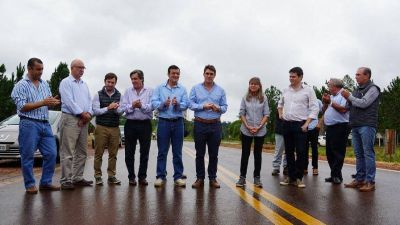 Inauguraron 46 kil�metros de asfalto en dos rutas de la provincia