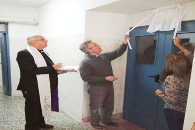 Mons. Olivera bendijo la Sala de Comunicaci�n Audiovisual �Mons. Laguna�