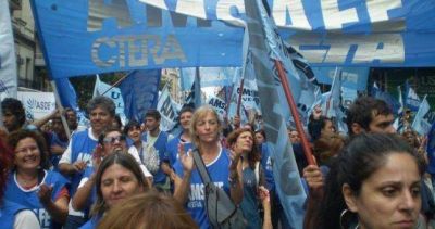 Santa Fe cerrar� la paritaria de los docentes y estatales por decreto y descontar� los d�as de paro